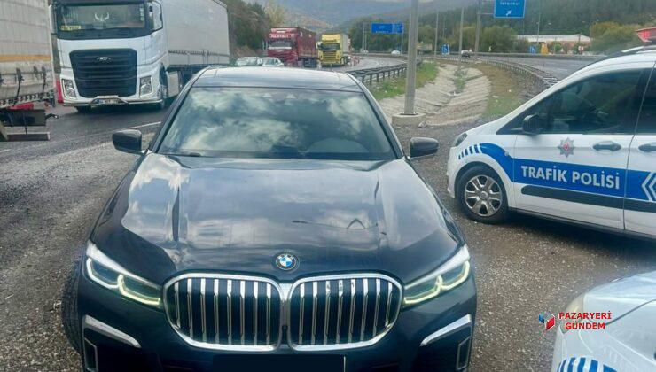 Bozüyük’te İkiz Plakalı Araç Operasyonu! Aranan Sürücü Yakalandı
