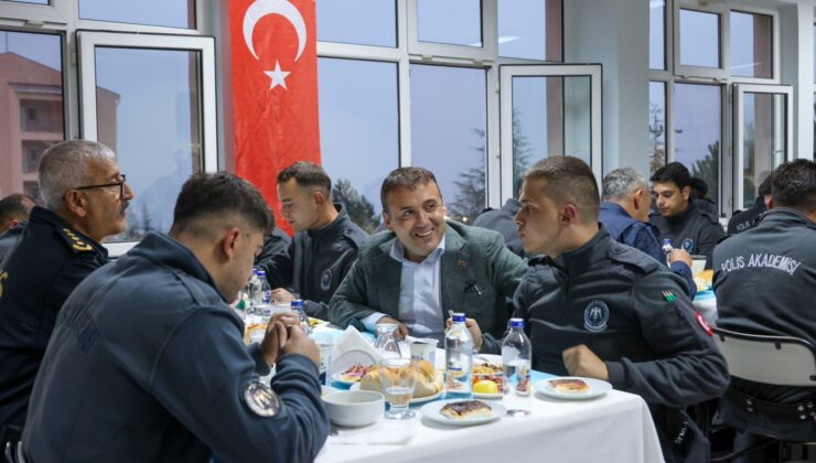 Vali Sözer, Polis Adaylarıyla Bir Araya Geldi: “Devletine Sadakatle Hizmet Eden Her Polisimiz Milletimizin Teminatıdır”