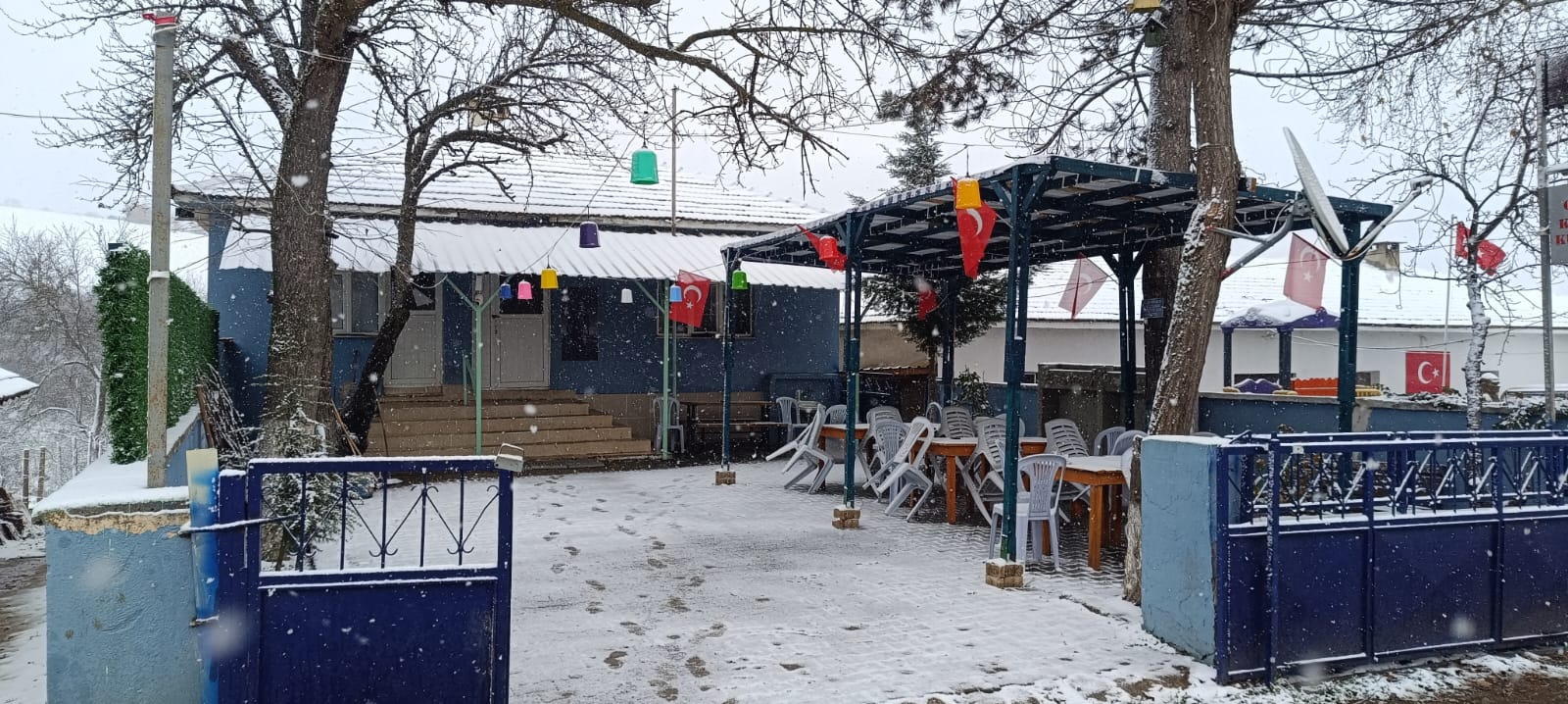 Meteoroloji Uyarmıştı: Pazaryeri Beyaza Büründü, Mevsimin İlk Karı Düştü