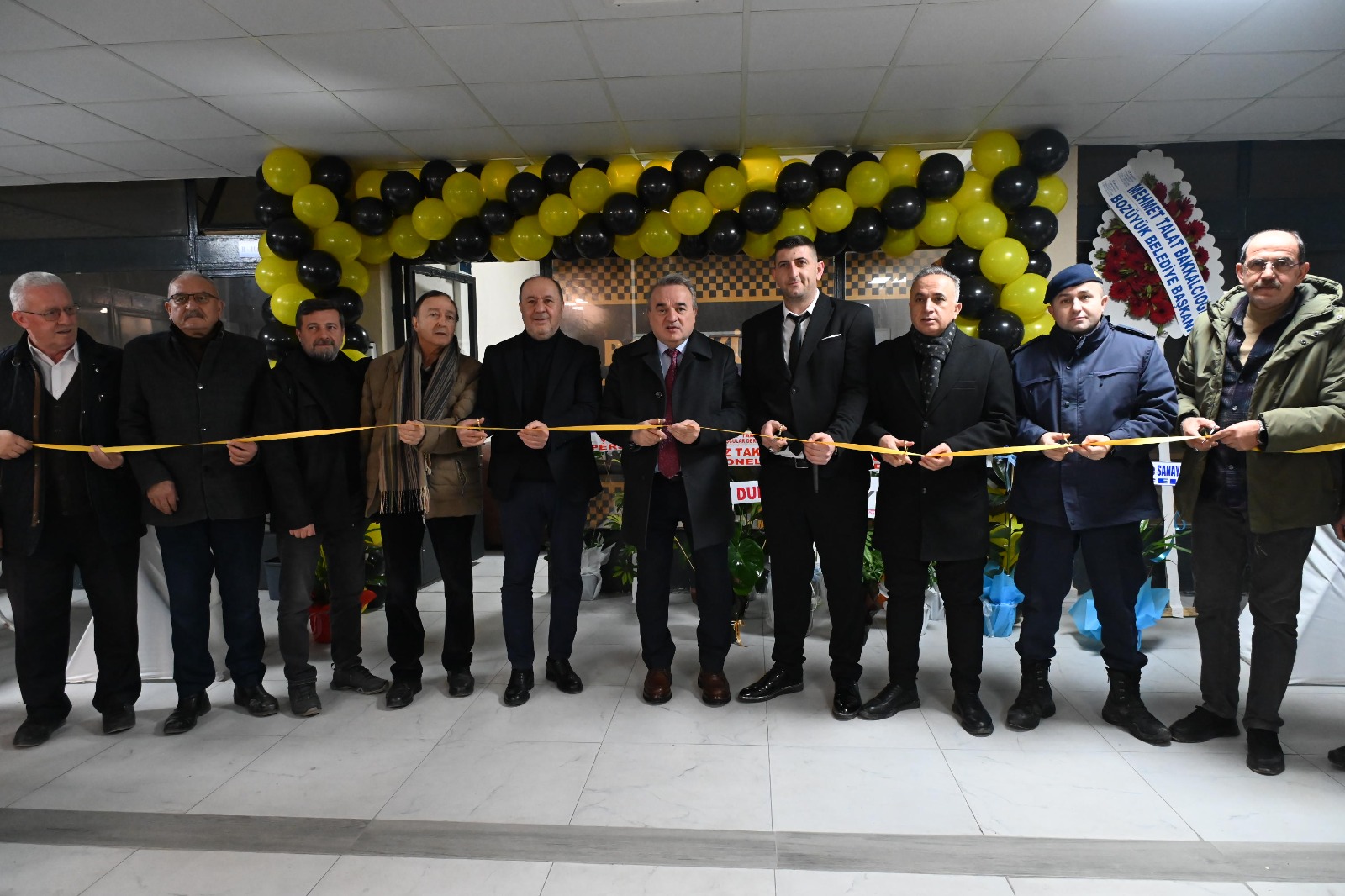 TAKSİCİLER VE TAKSİ DOLMUŞÇULARI DERNEĞİ OFİSİ HİZMETE GİRDİ