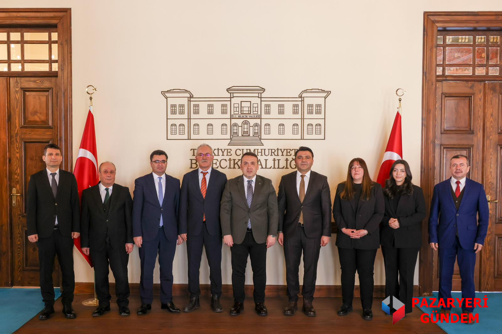 Vali Sözer, Vergi Haftası dolayısıyla Defterdar Bekir Şahin ve Defterdarlık personelini makamında kabul etti.