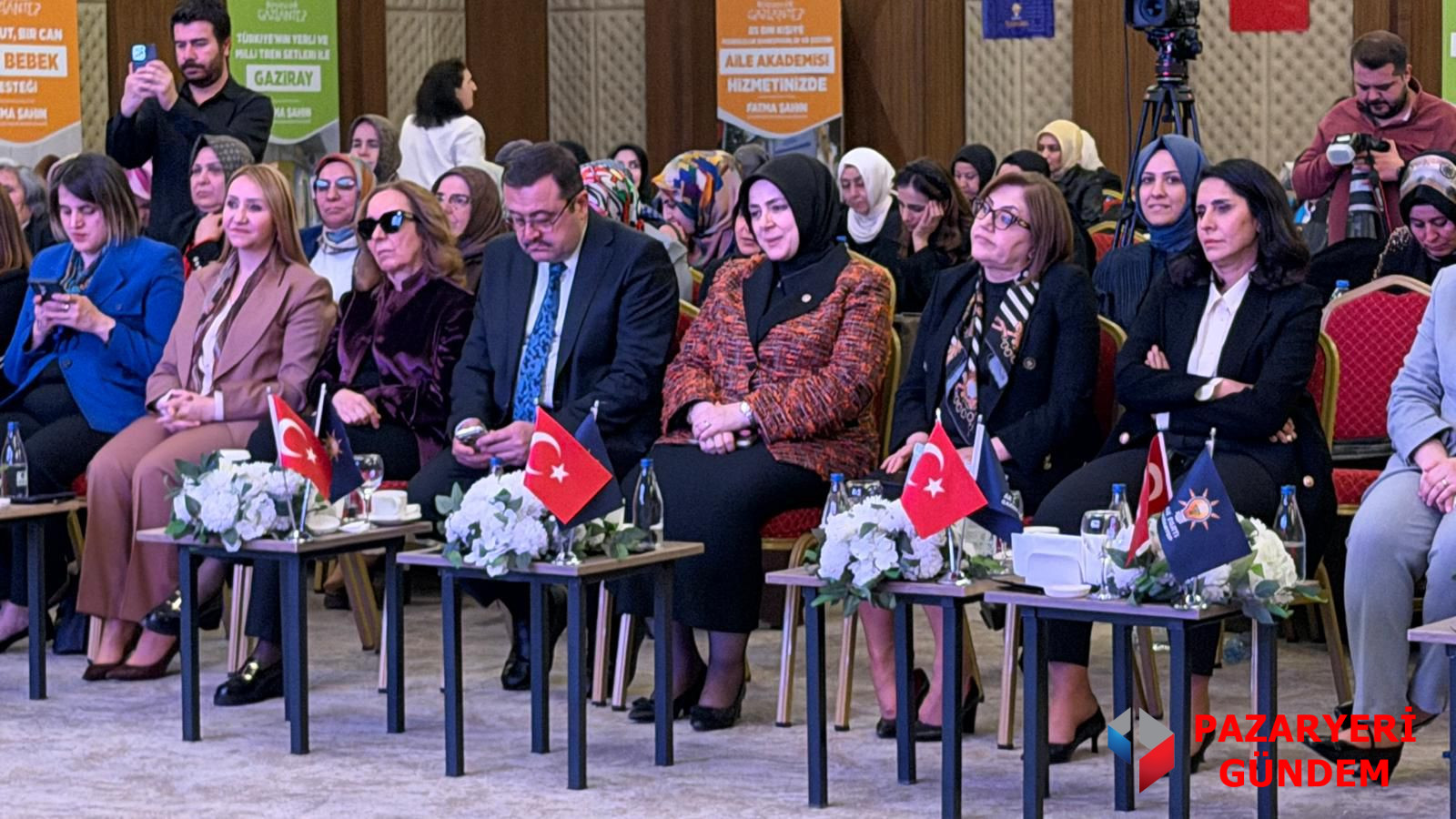 Başkan Tekin  Gaziantep’te “Kadınlarla Yükselen Dirençli Şehirler” zirvesine katıldı  