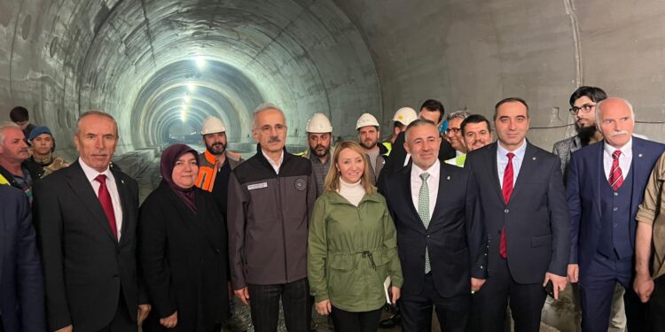 Pazaryeri’nin Geleceği İçin Kritik Temas: Başkan Tekin Dosyayı Bakana Sundu