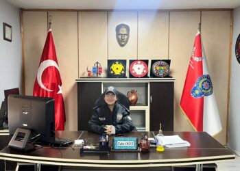 MİNİK YÜREKLER DEVLET YÖNETTİ: PAZARYERİ’NDE 23 NİSAN’DA ANLAMLI TABLO