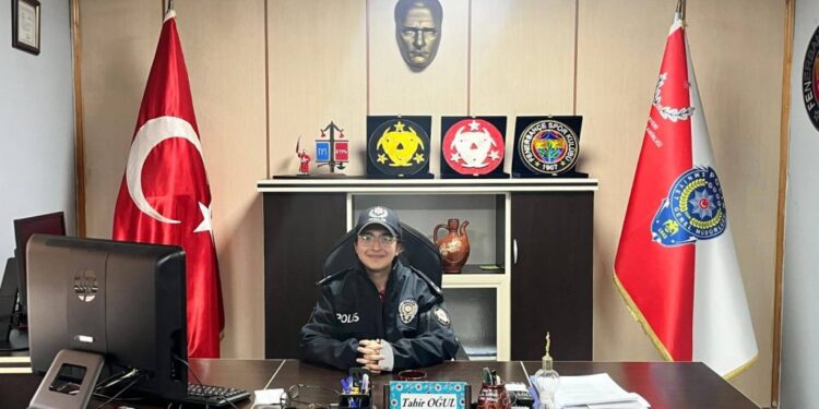 MİNİK YÜREKLER DEVLET YÖNETTİ: PAZARYERİ’NDE 23 NİSAN’DA ANLAMLI TABLO