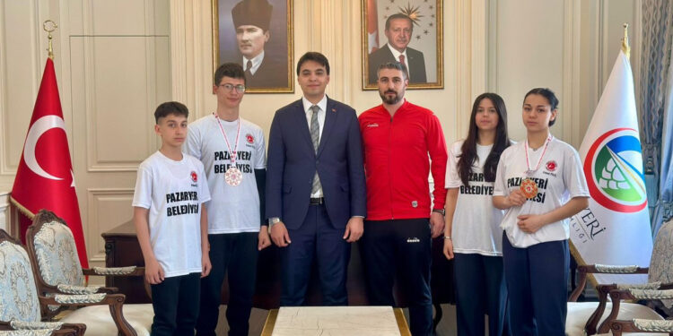 ŞAMPİYONLAR PAZARYERİ’NİN GURURU OLDU!