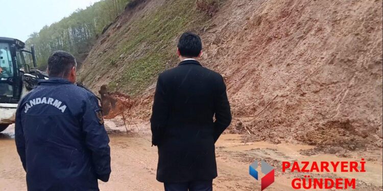 Kaymakam Kara sahada!  Gümüşdere Köyündeki  Heyelan Bölgesinde Kritik İnceleme