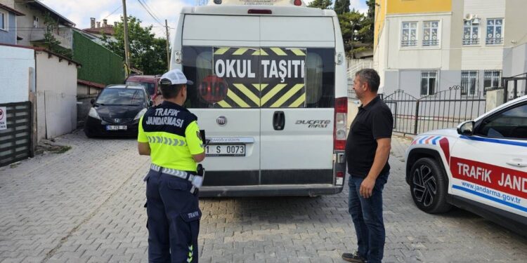 OKUL SERVİS ARAÇLARI DENETLENDİ