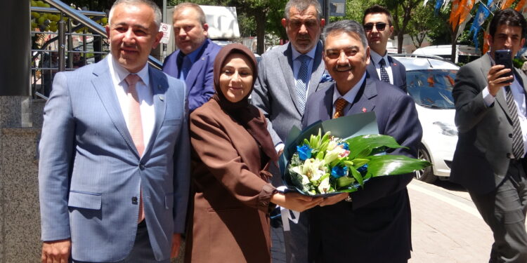 AK PARTİ GENEL BAŞKAN YARDIMCISI ÖĞÜTKEN: “AK PARTİ’MİZİN BAYRAĞINI GÖKLERE ÇIKARTMAYA ÇALIŞTIK”