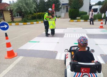 KORUMA ALTINDAKİ ÇOCUKLARDAN JANDARMA TEŞKİLATINA ANLAMLI ZİYARET