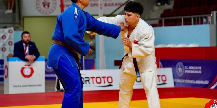 BİLECİKLİ SPORCU TÜRKİYE ÜÇÜNCÜSÜ OLDU, AVRUPA KUPASI BİLETİ ALDI